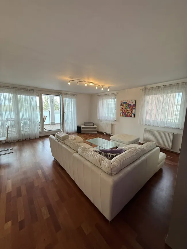 Moderne 3-Zi Wohnung mit Loggia, Stellplatz, Pool & Sauna im 10. Bezirk Wien! - Bild