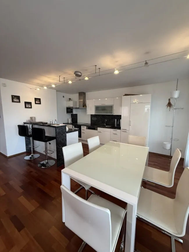 Moderne 3-Zi Wohnung mit Loggia, Stellplatz, Pool & Sauna im 10. Bezirk Wien! - Titelbild