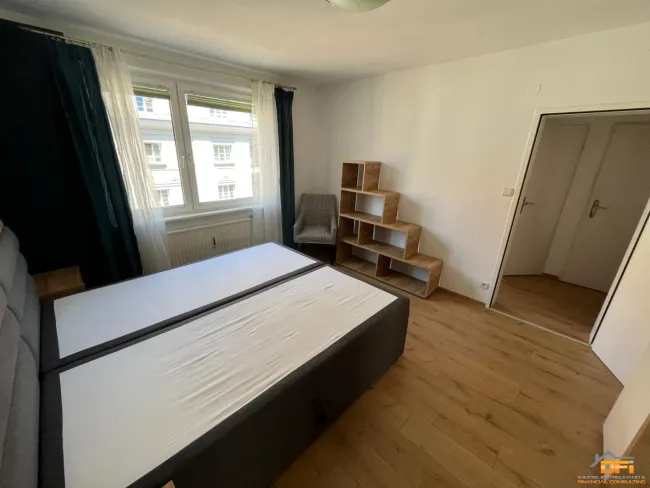 TROSTSTRASSE: Sonnige 2-Zimmer Loggia-Wohnung im 5 Liftstock und zentraler Wohnlage - Bild