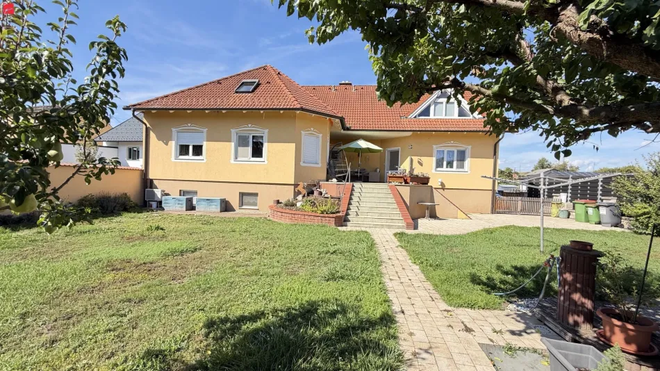 Mehrfamilienhaus auf ca. 1.700 m² Bauland-Agrar inkl. Inventar - Titelbild