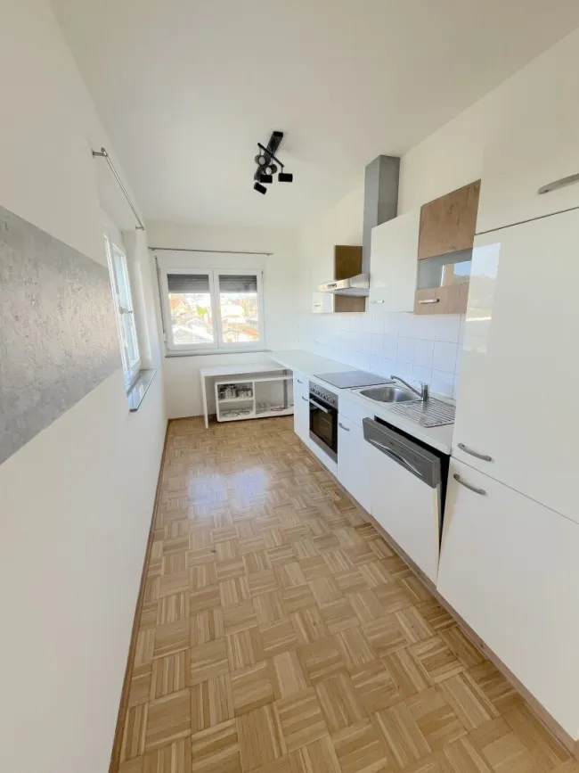 Große 3-Zimmer-Whg mit Terrasse - Bild