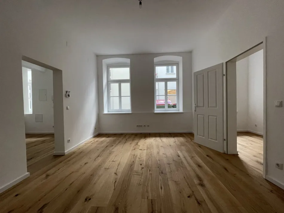 Arbeiten und Wohnen gut kombiniert : Smarte 2-Zimmer-Altbauwohnung mit großem Lager - Titelbild
