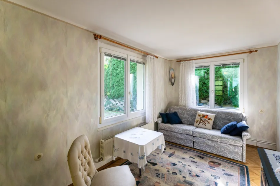 Wohnhaus mit großem Wintergarten und riesigem Naturgarten in Unter Oberndorf - Bild