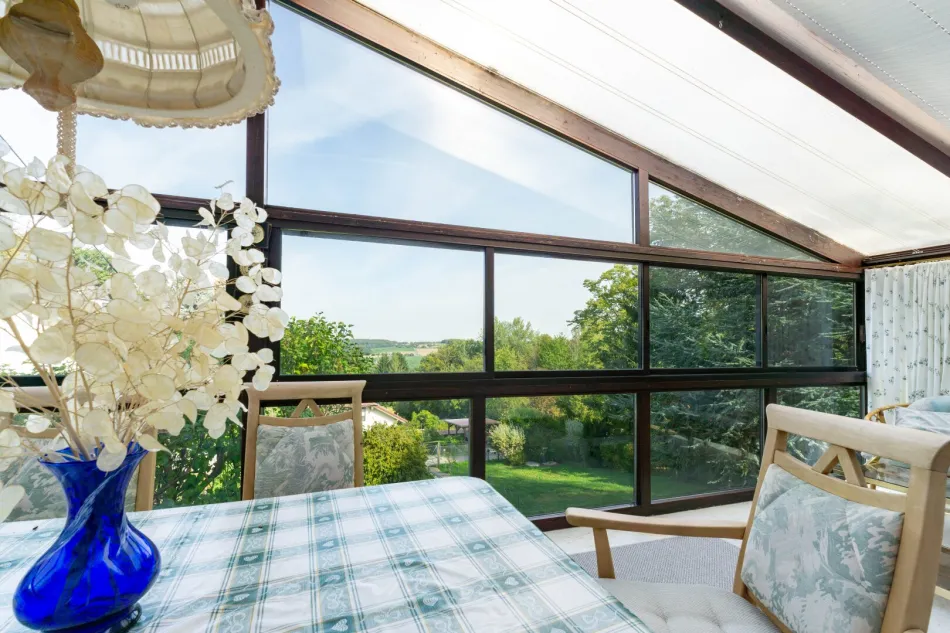 Wohnhaus mit großem Wintergarten und riesigem Naturgarten in Unter Oberndorf - Bild