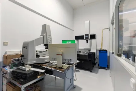Betriebshalle / Büro