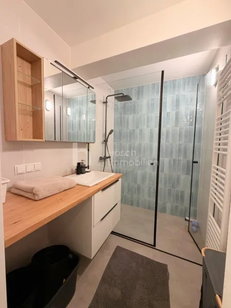 Badezimmer mit Dusche