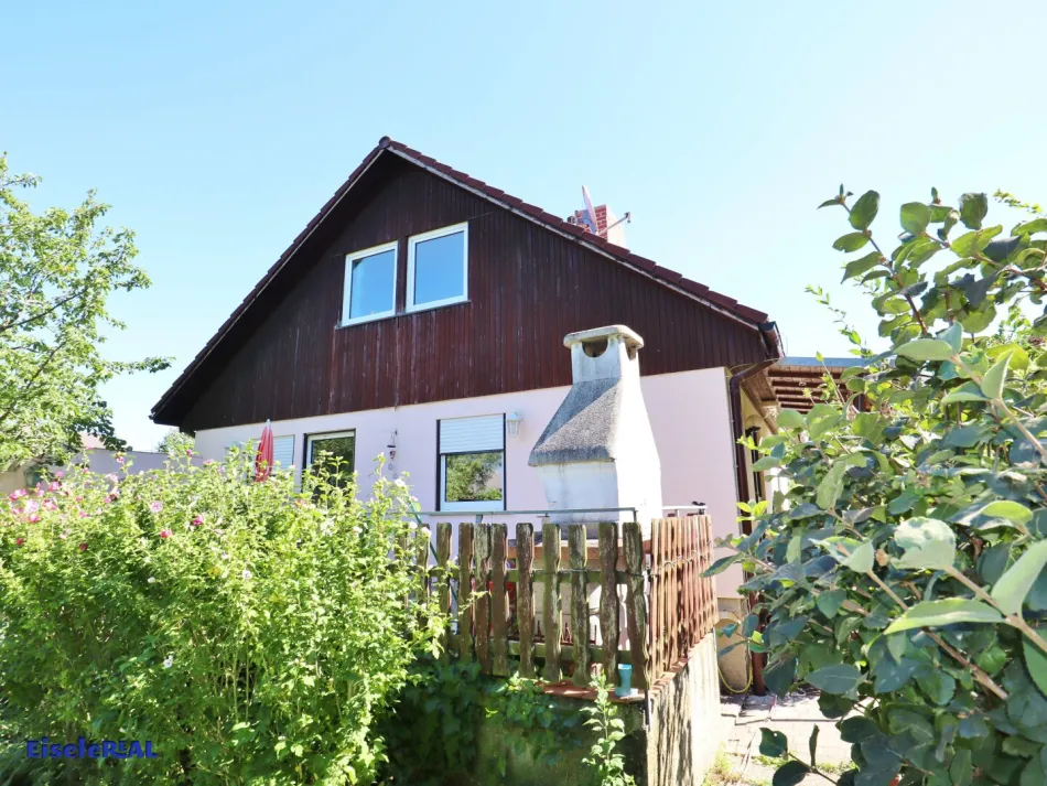 Haus in RUHELAGE - Einige Arbeiten sind nötig - Bild