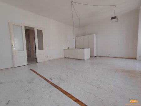 STADTWOHNUNG IN 1070 WIEN: Stilvolle 4-Zimmer Wohnung mit kleinem Balkon