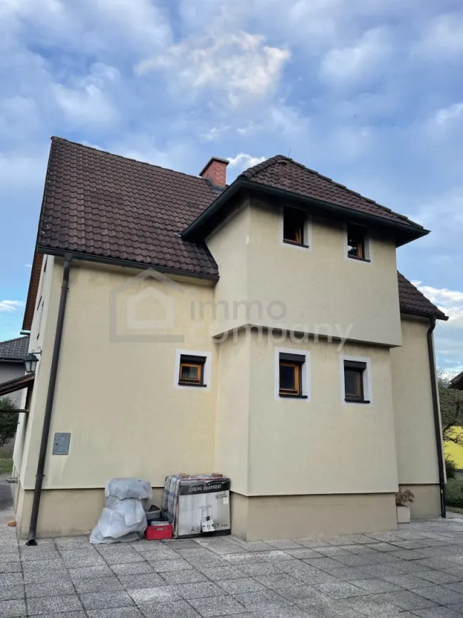Zwei Eingänge, viele Möglichkeiten: Zweifamilienhaus in Ternitz mit 1.055 m² Grund mit einer Zukunft, die Sie selbst gestalten - Bild