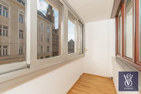2. OG: Verglaste Loggia
