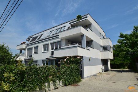 BALKONTRAUM NAHE ALTE DONAU: Großzügige 4-Zimmer Wohnung mit 2 Balkonen/Terrassen und Parkplatz