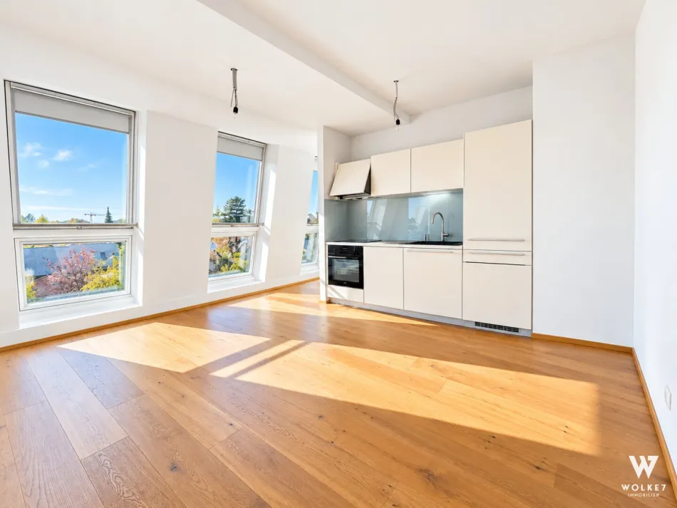 Hochwertig ausgestattete Dachgeschoßwohnung mit Südbalkon in Ruhelage: Blick ins Grüne | U1-Nähe | Klimaanlage | Top Zustand - Titelbild