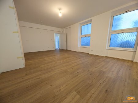 WOHNTRAUM IM HOFHAUS IN OTTAKRING: 5-Zimmer Wohnung mit Flachdach und Hof/Garten in ruhiger Wohnlage