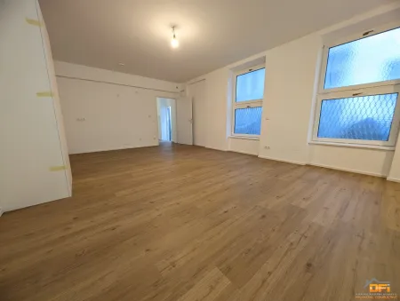 WOHNTRAUM IM HOFHAUS IN OTTAKRING: 5-Zimmer Wohnung mit Flachdach und Hof/Garten in ruhiger Wohnlage