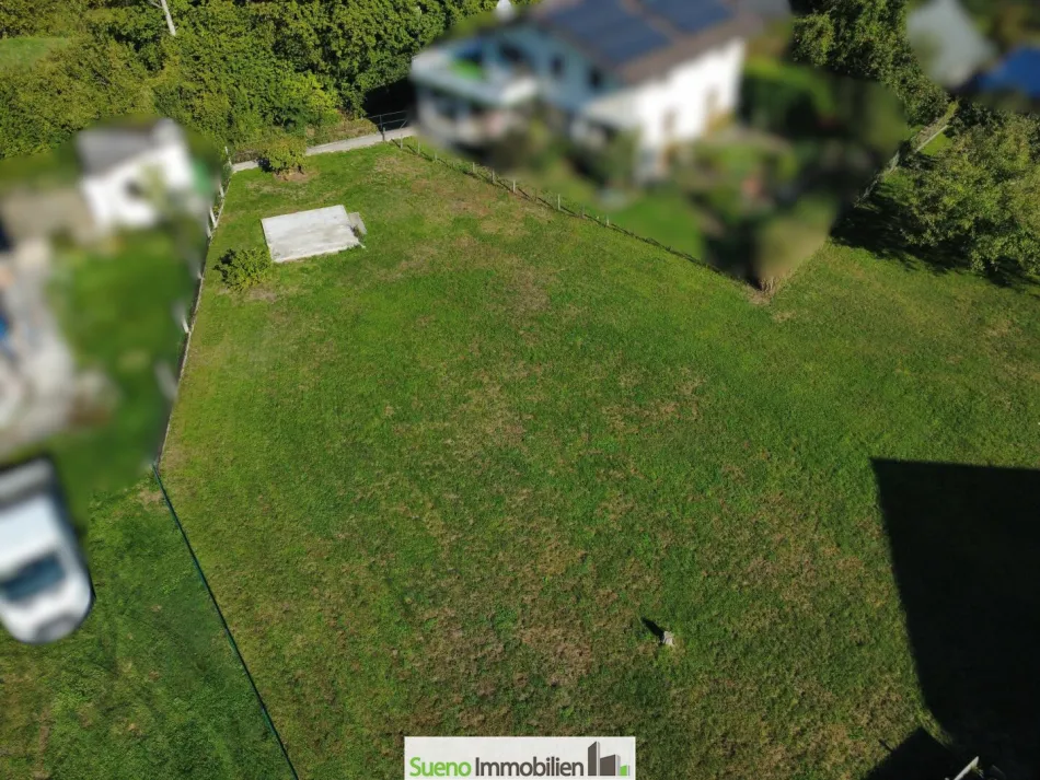 Traumhaft sonnig & naturnah – großzügiger ca.1.000m² Baugrund nahe der Alm - Titelbild