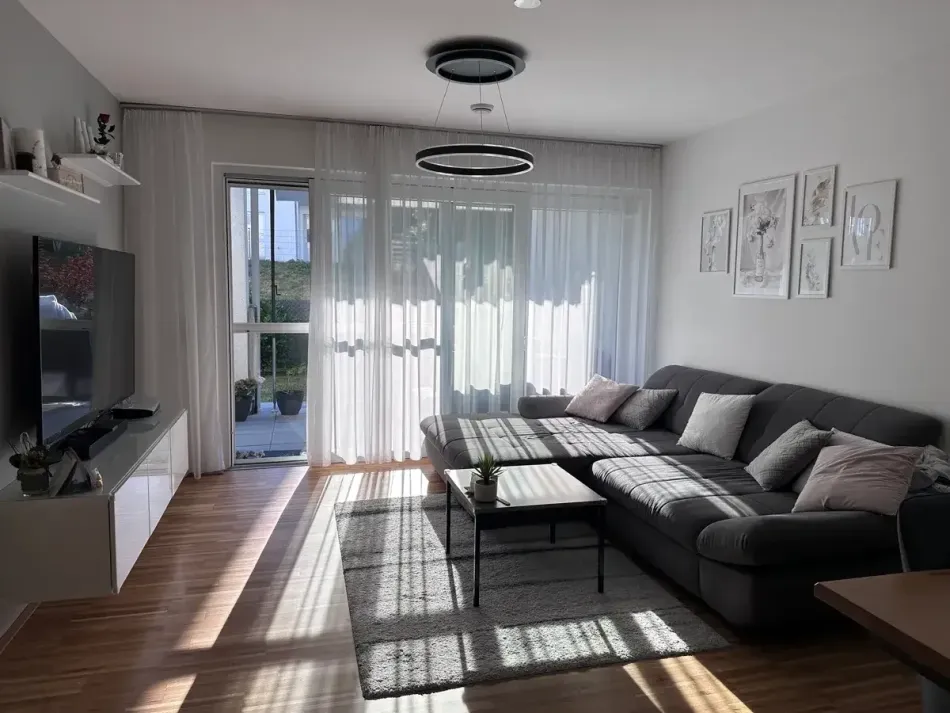 Wohnen nahe Schloss Parz – 3 Zimmer mit Garten und Terrasse - Bild