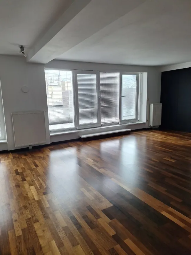 großzügige 2-Zimmer-Mietwohnung mit Einbauküche - Bild