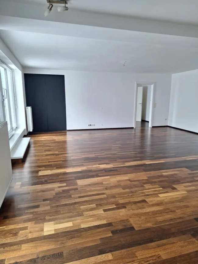 großzügige 2-Zimmer-Mietwohnung mit Einbauküche - Bild