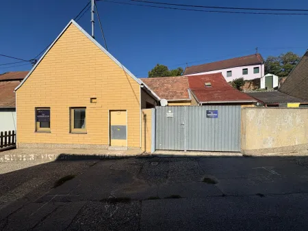 Ansicht Straße (inkl. Einfahrt)