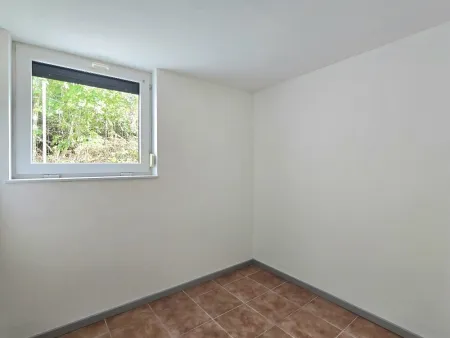Abstellraum oder kl. Büro mit Fenster