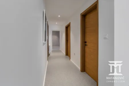 Zugang zu Sauna und Stauraum der Wohnungen
