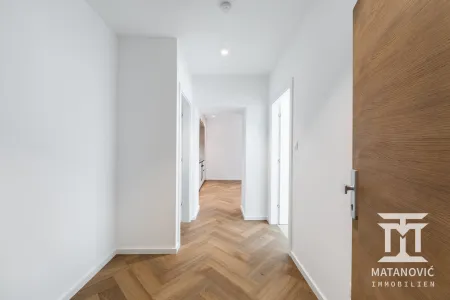 Vorraum mit Garderobenbereich