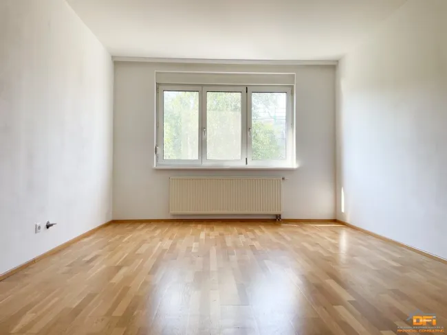 Wunderschöne 3-Zimmer Wohnung mit eigenem Parkplatz direkt vor der Türe - Bild
