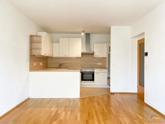 Wunderschöne 3-Zimmer Wohnung mit eigenem Parkplatz direkt vor der Türe - Titelbild