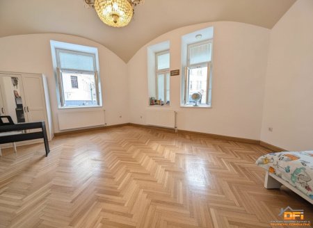 1060 MARIAHILF: Zentral gelegene 3-Zimmer Wohnung mit Altbaucharme