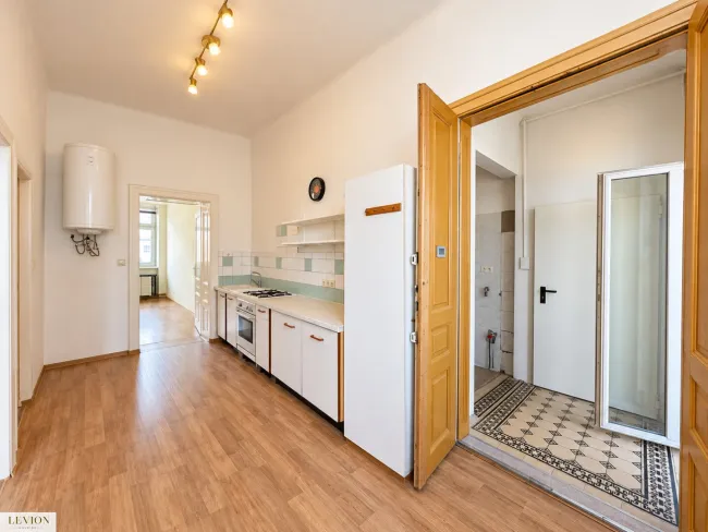 ***KAGRANER RESIDENZ – Wohnen mit Charakter- Wohnung mit Potenzial zum Schnäppchenpreis***