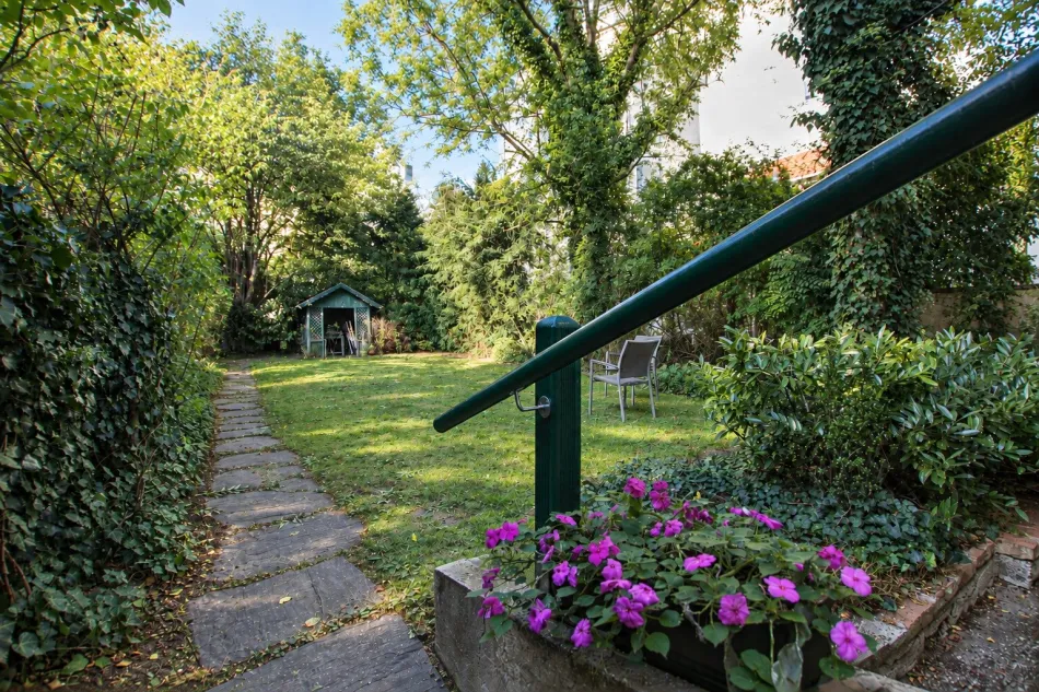 STILVOLLES JAHRHUNDERTWENDE-HERRENHAUS MIT RUHIGEM INNENHOFGARTEN IN DÖBLING - Bild