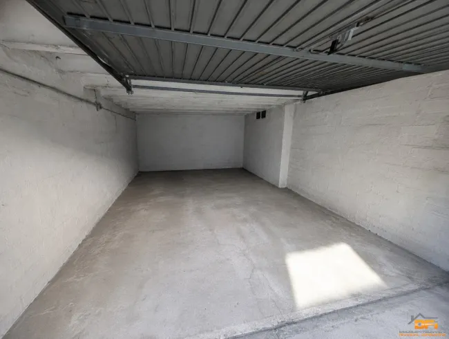 EINZELGARAGE - Großzügig geschnittene Garage mit guter Zufahrt - Titelbild