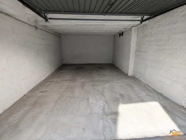EINZELGARAGE - Großzügig geschnittene Garage mit guter Zufahrt - Bild