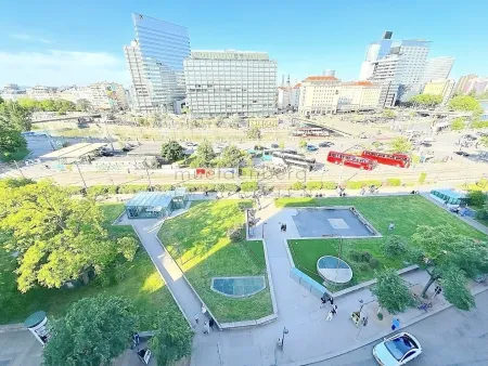Blick auf Schwedenplatz und Donaukanal