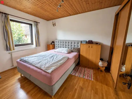 Schlafzimmer 1
