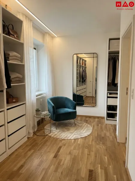 Schweigerstraße 12, Nutzung begehbarer Kleiderschrank, KI generiert