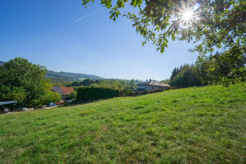 Großzügiges Baugrundstück mit Fernblick in sonniger Südostlage - Bild