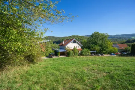 nördliche Grundgrenze von West nach Ost