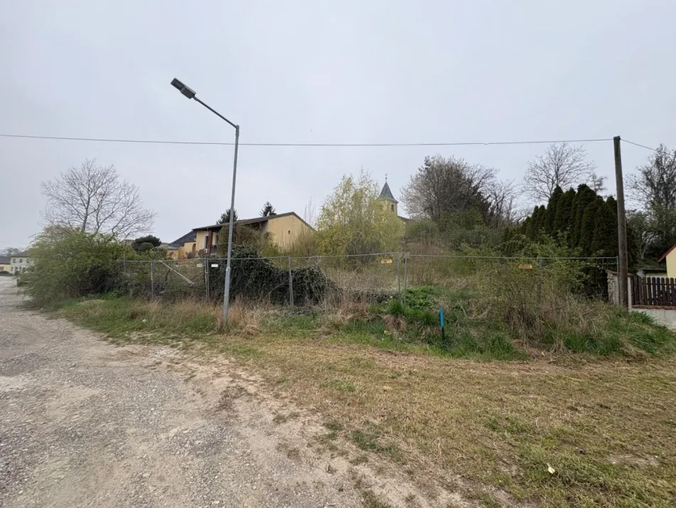 Sonniges Baugrundstück in ruhiger Lage mit Weinkellerröhre - Bild