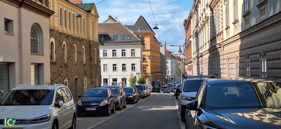 Fast barrierefreier Zugang nur eine Stufe
