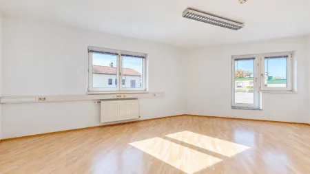 Büro – helle Raumperspektive
