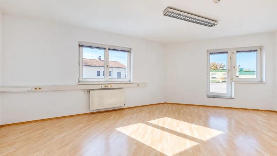 Büro – Fensterfront und Tageslicht