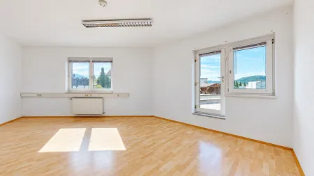 Büro – Fensterfront und Tageslicht
