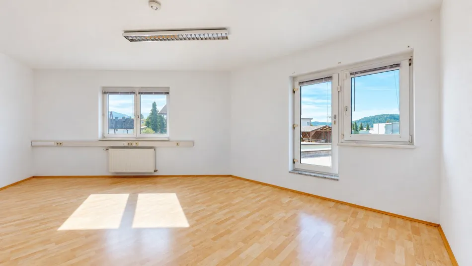 Büro – Fensterfront und Tageslicht