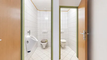 Sanitärbereich – WC und Urinal