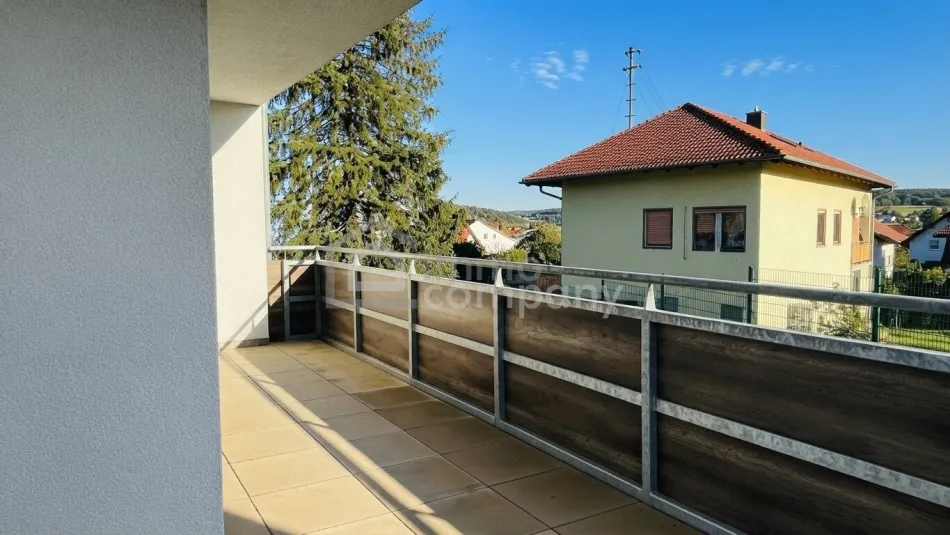 Wohnen im Grünen nahe dem Attersee – Moderne 3-Zimmer-Wohnung mit großzügigem Balkon und Loggia in Seewalchen am Attersee - Bild