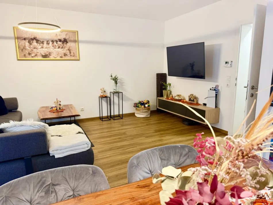 👨‍👩‍👧‍👦 Leistbarer Familientraum in Sierning: Doppelhaushälfte mit 3 Schlafzimmern & Garten - Bild