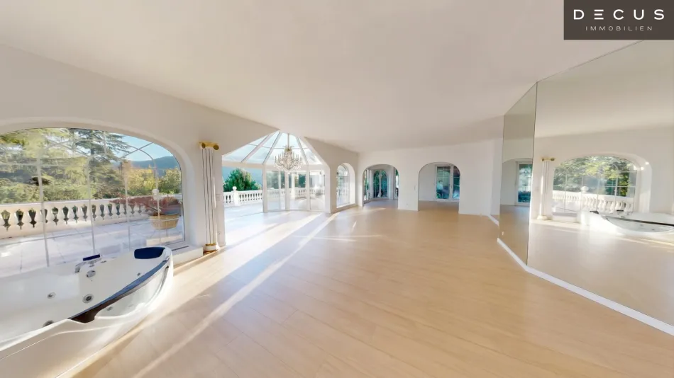 SONNENHANG-VILLA MIT GRÜNEM WEITBLICK - Bild
