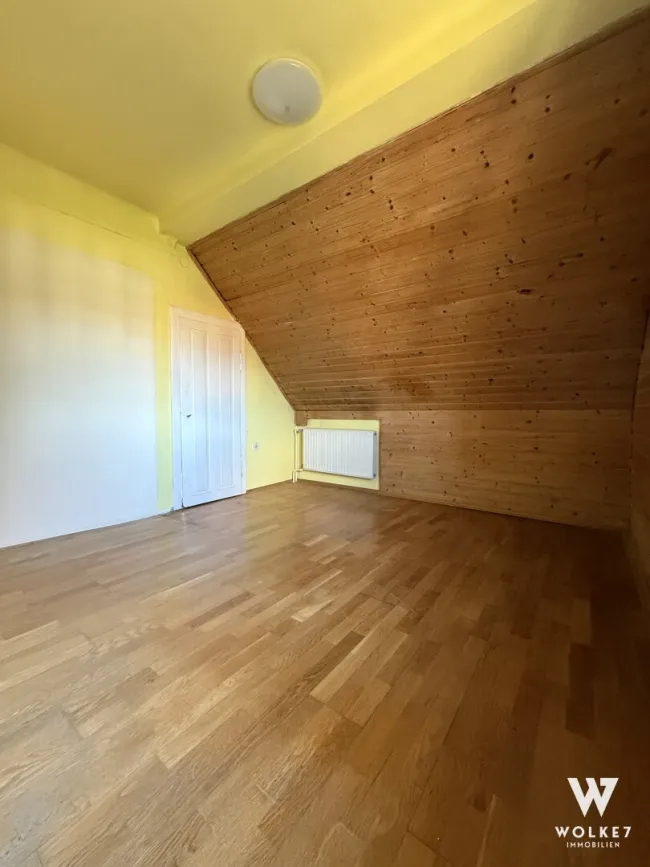 *MOOSKIRCHEN* Einfamilienhaus mit großzügigem Grundstück, vielseitigem Raumangebot und viel Potenzial - Bild