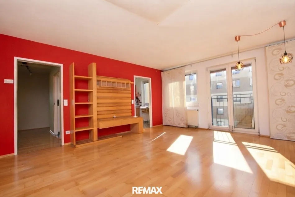 Helle 3-Zimmer-Wohnung mit französischem Fenster, Lift & vollausgestatteter Einbauküche - Bild